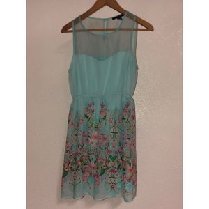 Women Lace/ Floral Dress  Forever 21  Size M